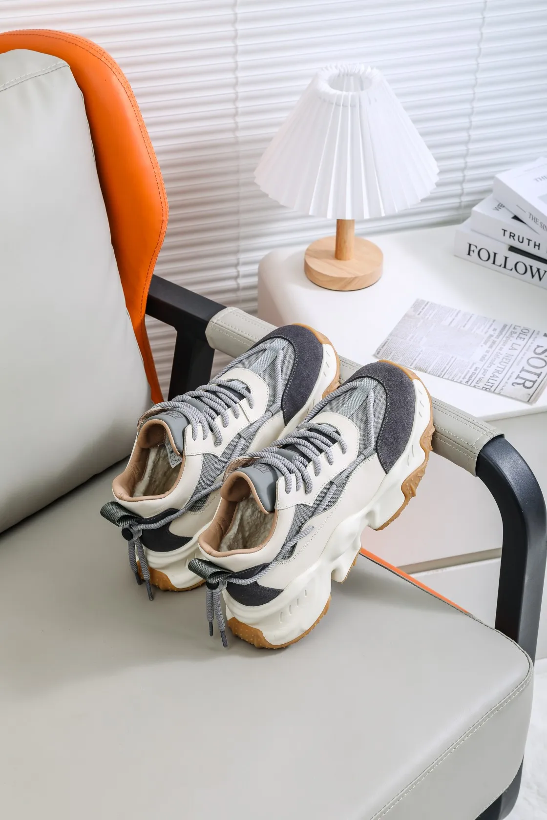 Men's shoes 💰620 IUGGI Heavy-duty thick-soled dad shoes EVA foam outsole Rarely seen on the market Retro version Very good-looking on the feet Mainly because it is so classy All-sheep fur lining Thick sole plate Super soft rebound Model 6081 Men's model 39-44 [issued]